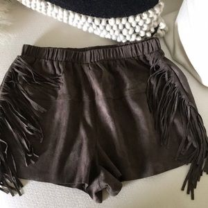 Suede brown shorts with fringe